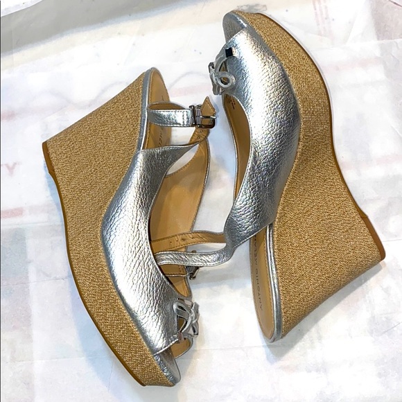 Antonio Melani women’s leather metallic wedges New - Picture 4 of 10